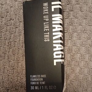 IL MAKIAGE Woke Up Like This Foundation
